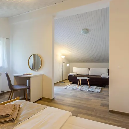 4 Bedroom Gorgeous Home In Katun Lindarski Holiday home Katun Lindarski