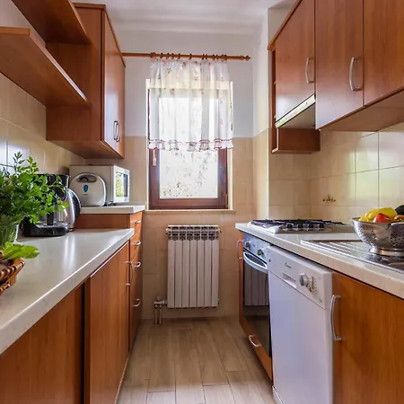 4 Bedroom Gorgeous Home In Katun Lindarski Holiday home