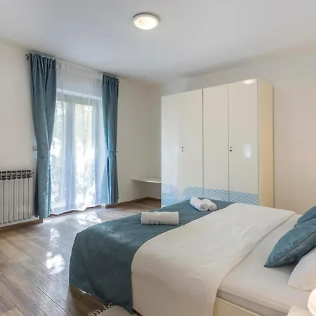 4 Bedroom Gorgeous Home In Katun Lindarski Holiday home *