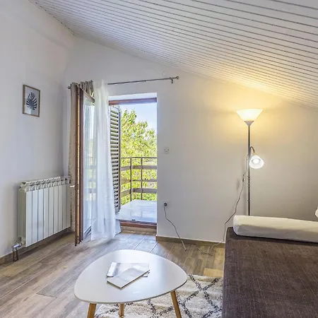 4 Bedroom Gorgeous Home In Katun Lindarski *