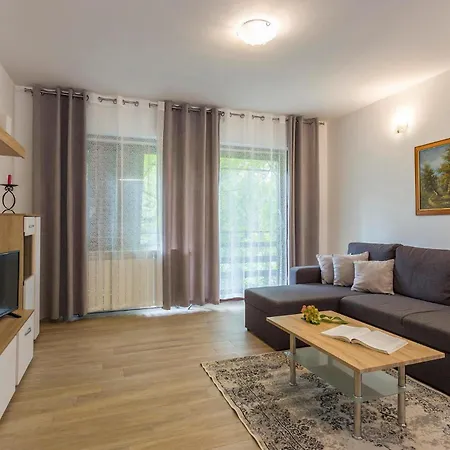 4 Bedroom Gorgeous Home In Katun Lindarski Holiday home
