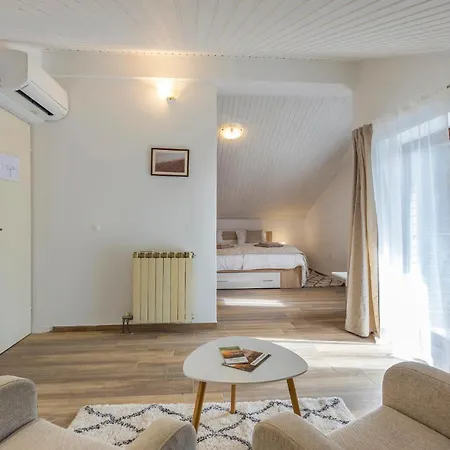 4 Bedroom Gorgeous Home In Katun Lindarski *