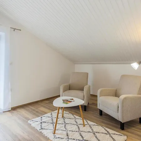 4 Bedroom Gorgeous Home In Katun Lindarski