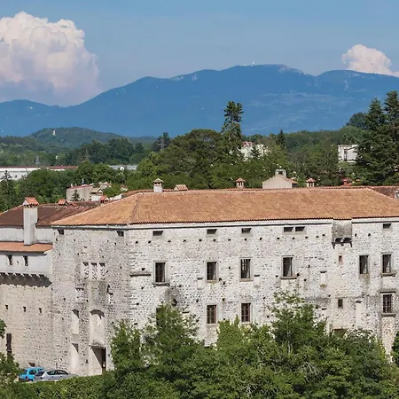 Vikendica Holiday Home Katun Lindarski IV