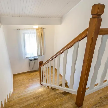 4 Bedroom Gorgeous Home In Katun Lindarski *