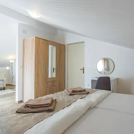 4 Bedroom Gorgeous Home In Katun Lindarski Holiday home Katun Lindarski