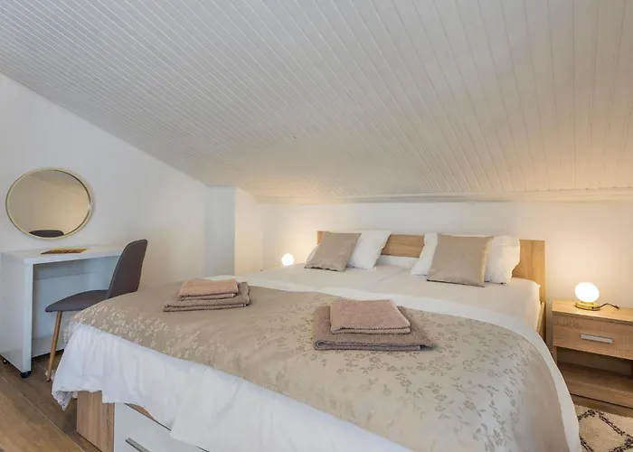 Holiday Home Katun Lindarski IV