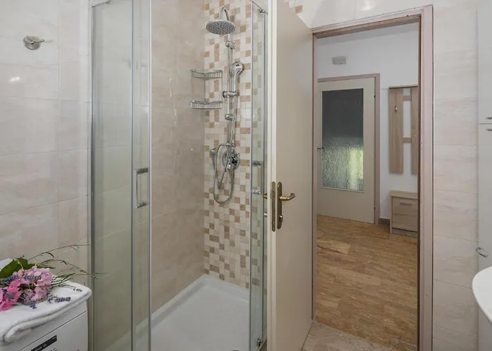 Holiday Home Katun Lindarski IV *