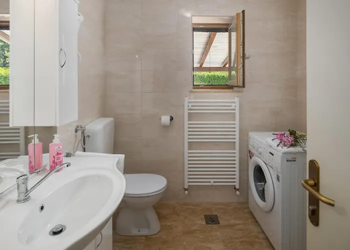 Vikendica Holiday Home Katun Lindarski IV *