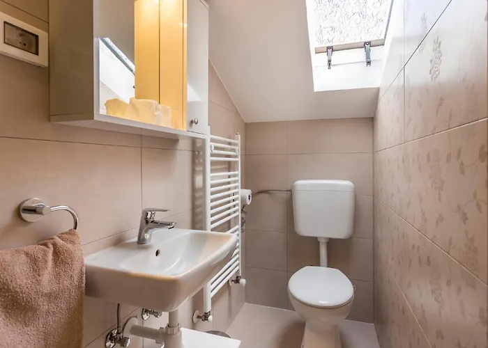 Vikendica Holiday Home Katun Lindarski IV