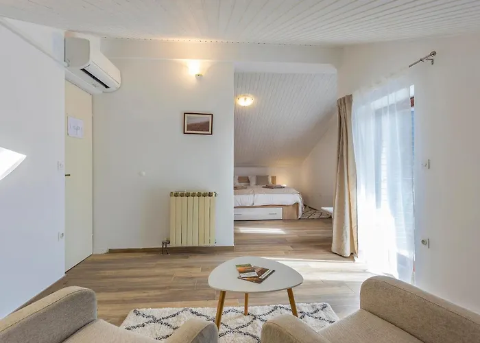 Holiday Home Katun Lindarski IV *