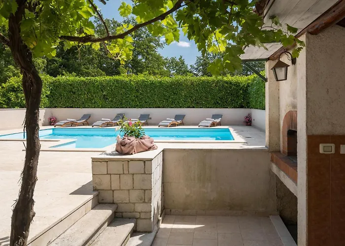 Vikendica Holiday Home Katun Lindarski IV Katun Lindarski